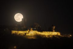 Mondaufgang über der Burglengenfelder Burg
