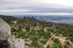 Die Dreisesselfelsen mit Blick in die Alpen